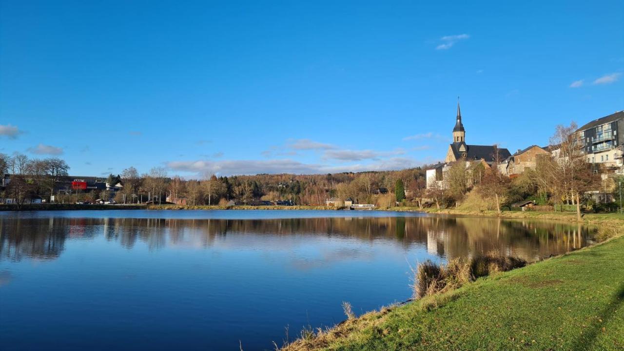 Le Salmoyard, studio au bord du lac à Vielsalm Esterno foto