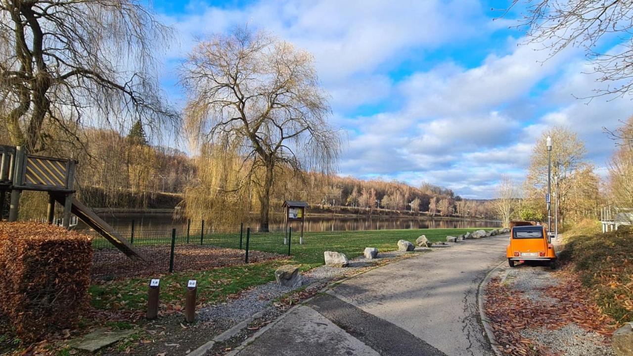 Le Salmoyard, studio au bord du lac à Vielsalm Esterno foto